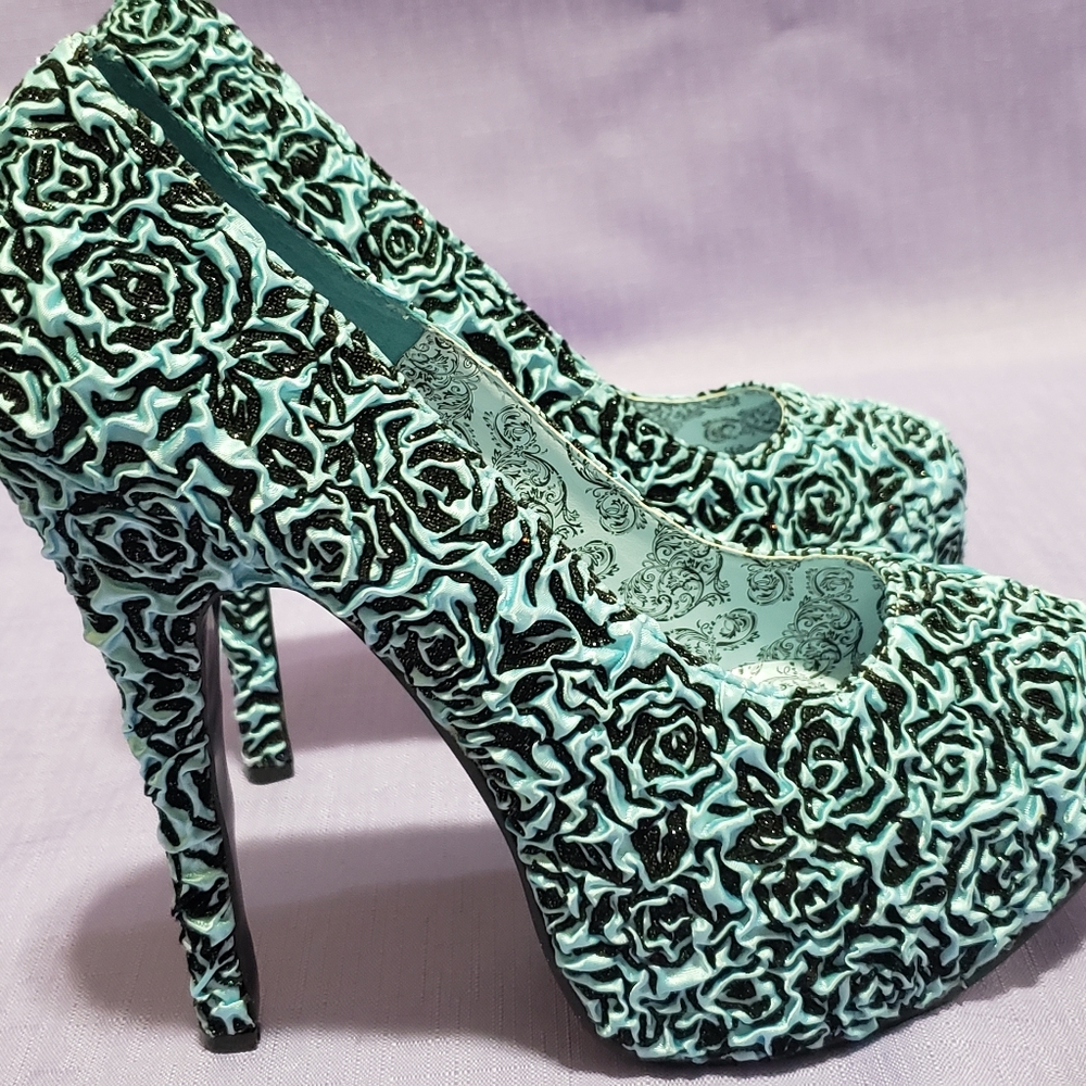 Size 10 Baby Blue Satin & Glitter Rose Print Pumps